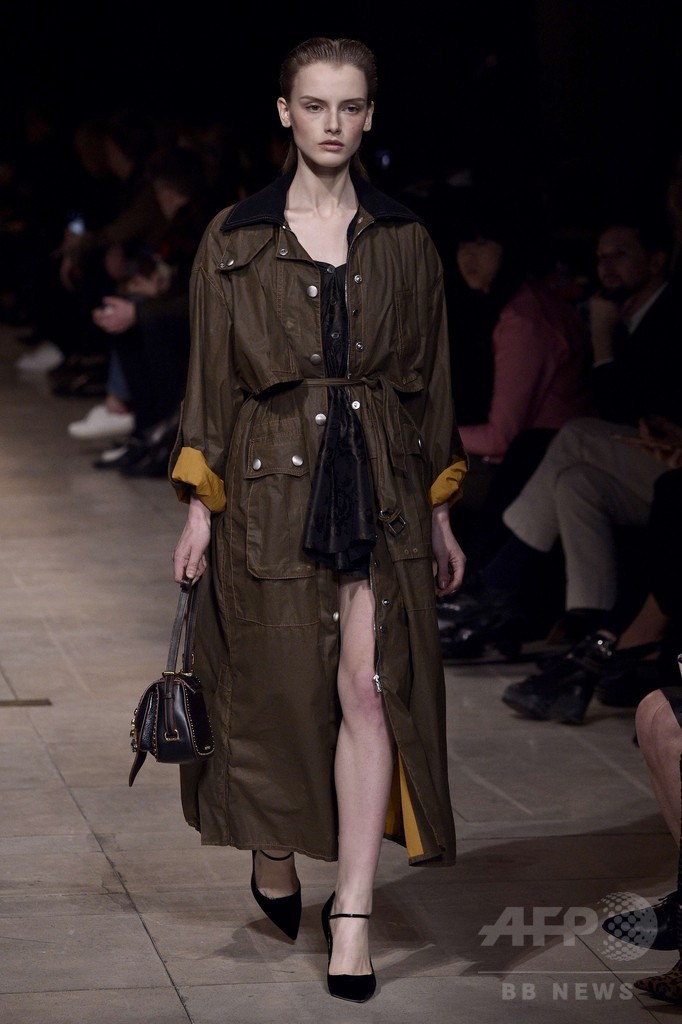 「ミュウミュウ」16/17年秋冬