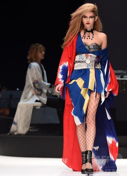 ロックをイメージした「着物」登場、Yoshikiデザイン 東京ファッションウィーク