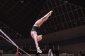 第50回世界体操競技選手権、女子個人総合決勝。段違い平行棒の演技に臨むロシア体操連盟（RGF）のアンジェリーナ・メルニコワ（2021年10月21日撮影）。(c)Charly TRIBALLEAU / AFP