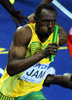 第12回世界陸上ベルリン大会（%%12th IAAF World Championships in Athletics Berlin%%）男子4×100メートルリレー決勝。ジャマイカが37秒31の大会新記録で優勝した。37秒62でトリニダード・トバゴが2位に、38秒02で英国が3位に入った。日本は38秒30で4位に入り、惜しくもメダル獲得を逃した。

　ウサイン・ボルト（%%Usain Bolt%%）は、第3走者としてジャマイカの金メダル獲得に貢献し、%%北京五輪%%に続き世界選手権でも短距離（100メートル、200メートル、4×100メートルリレー）3冠に輝いた。写真は男子4×100メートルリレー決勝に出場するウサイン・ボルト。（2009年8月22日撮影）(c)AFP/JOHN MACDOUGALL