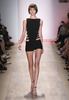 ニューヨーク市内で発表されたエルベ・レジェ バイ マックスアズリア（Herve Leger By Max Azria）の09年春夏コレクション（2008年9月7日撮影）。(c)AFP/Getty Images/Scott Gries