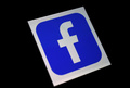 フェイスブックのロゴ（2020年3月25日撮影）。(c)Olivier DOULIERY / AFP