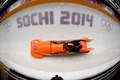 2016年ソチ冬季五輪、ボブスレー男子2人乗り予選。レースに臨むオランダのペア（2014年2月16日撮影）。(c)Lionel BONAVENTURE/ AFP