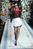 ニューヨーク市内ピエール ホテル（The Pierre Hotel）で開催された「ランバン フォー H&amp;M（Lanvin for H&amp;M）」のオートクチュール・ファッションショー（2010年11月18日撮影）。（c）AFP/Getty Images/Jamie McCarthy