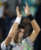 ドバイ・テニス選手権（Dubai Duty Free Tennis Championships 2014）、男子シングルス準決勝。試合後の声援に応えるノバク・ジョコビッチ（Novak Djokovic、2014年2月28日撮影）。(c)AFP/KARIM SAHIB