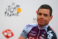 開幕を4日に控える2009ツール・ド・フランス（%%2009 Tour de France%%）の出場チームが2日、スタート地のモナコ（Monaco）で開催された公式プレゼンテーションに参加し、スキル・シマノ（%%Skil-Shimano%%）の別府史之（%%Fumiyuki Beppu%%、日本）やBBOXブイグ・テレコム（%%BBOX Bouygues Telecom%%）の新城幸也（%%Yukiya Arashiro%%、日本）らが登場した。写真は公式プレゼンテーションに出席するサイレンス・ロット（%%Silence-Lotto%%）のカデル・エヴァンス（%%Cadel Evans%%）。（2009年7月2日撮影）（c）AFP/LIONEL BONAVENTURE