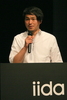 表参道ヒルズで開催されたauの携帯電話ブランド「iida」の新商品展『iida EXIBITION 2010 SUMMER』に出席したフラワーアーティストの東信（Makoto Azuma、2010年7月13日撮影）。(c)MODE PRESS