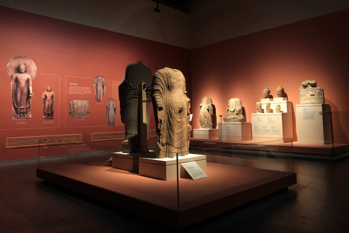 貴重な仏像がずらり 中国南北朝時代の仏教芸術を伝える展覧会