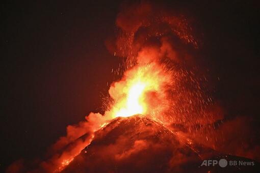 グアテマラで火山噴火、火砕流発生 住民1000人が避難 写真13枚 国際