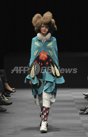 09/10年秋冬東京・コレクション＞メルシーボークー、新作を発表 写真44