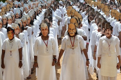 英雄のお面でお祝い インド独立75年