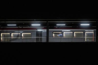 列車襲撃し乗客ら15人を人質に、警官隊突入し容疑者射殺 スイス