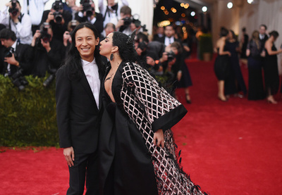 「バレンシアガ」、アレキサンダー・ワンの退任を正式発表