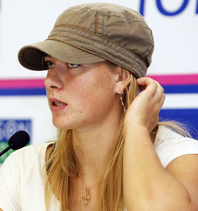＜女子テニス 東レ・パンパシフィック・オープン2007＞シャラポワ 棄権した理由を語る - 東京