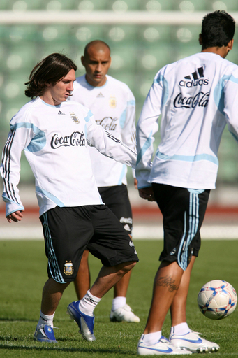 アルゼンチン代表 ノルウェーとの親善試合に向けて練習を行う