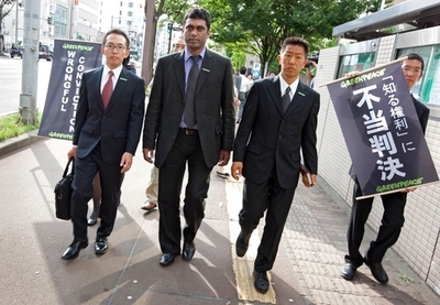 グリーンピースメンバー2人、鯨肉窃盗事件で有罪