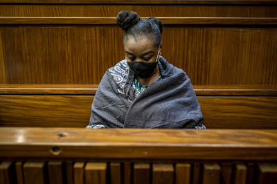 警察官の女、保険金目当てで親族ら6人殺害 南ア裁判所