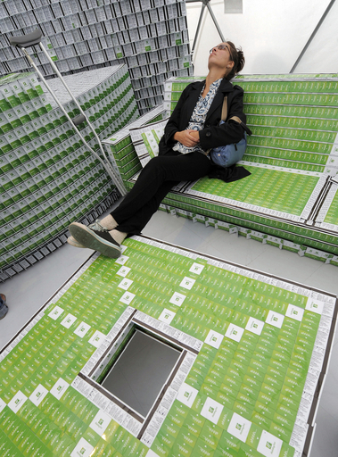 NYに「キーカード・ホテル」登場、建材はカード型キー20万枚