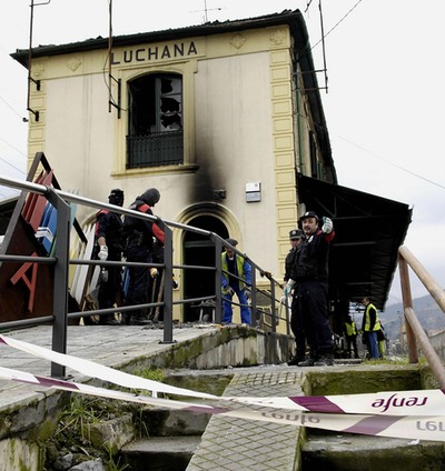 バスク地方の鉄道駅で爆弾が爆発、駅舎が破損 - スペイン