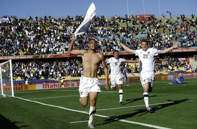 ニュージーランド W杯初の勝ち点、ロスタイムに追いつく