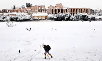 欧州の大寒波、死者260人に