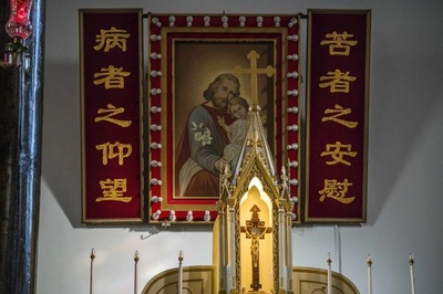 中国、非公認の「地下教会」主教を公認教会の聖職者として承認