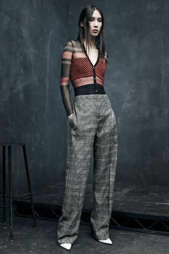 マニッシュなシルエットに注目、「アレキサンダー ワン」15年プレフォール