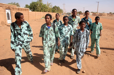 テディベアに「ムハンマド」、英国人教師に禁固15日と国外追放