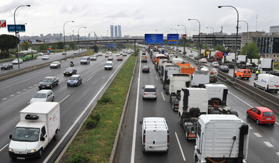 高速走行中にカーセックス？ カップルを警察が捜索 スペイン