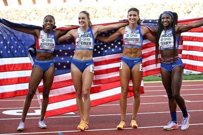 女子400mリレーは米国が金、ジャマイカ抑える 世界陸上