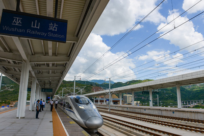 「朝は北京で餃子、午後は重慶で火鍋」 中国各地につながる高速鉄道