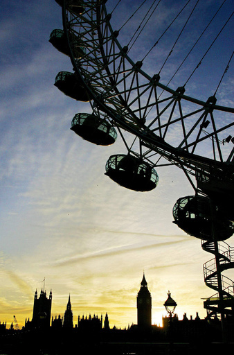 ロンドンアイ緊急停止でゴンドラ内に3時間、乗客「徐々に不安に」