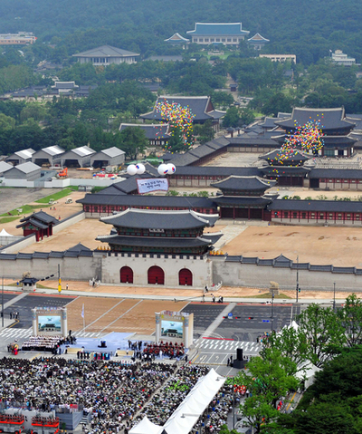 朝鮮王朝の「光化門」復元、「光復節」に公開 韓国