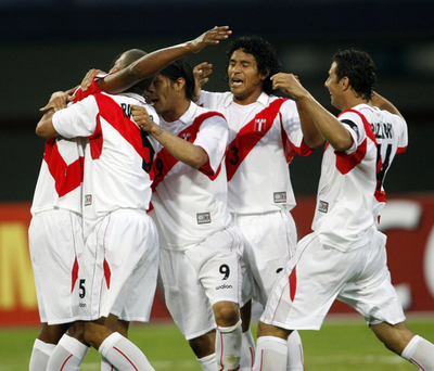 ペルー ウルグアイに快勝し白星スタート