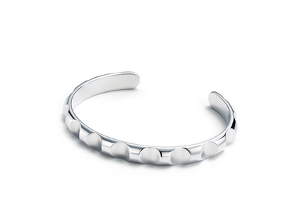 「ティファニー」パロマによるメンズジュエリー発表