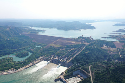 中国・黄河のダムが放流を開始
