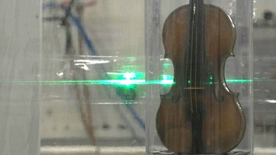 動画:パガニーニが愛したバイオリンの秘密に迫る 欧州放射光施設で分析