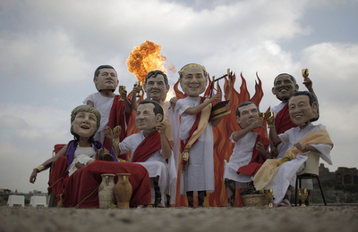 どれが麻生首相？古代ローマ風にラクイラ・サミット風刺