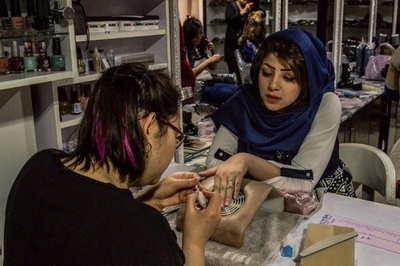 アフガニスタン女性の聖域、首都カブールの美容院 