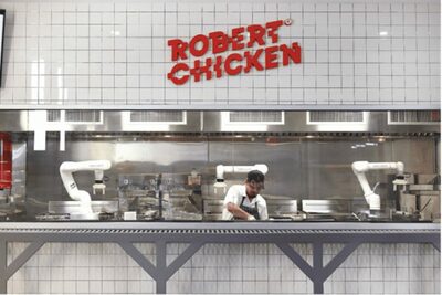 ニューヨークのど真ん中に登場した韓国風「ロボットチキン店」…1時間に150羽自動調理