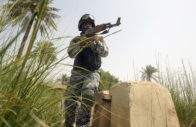 宴会場で女性による自爆攻撃、22人が死亡 イラク