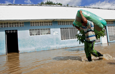 コロンビアの長雨、10万人に影響 死者11人