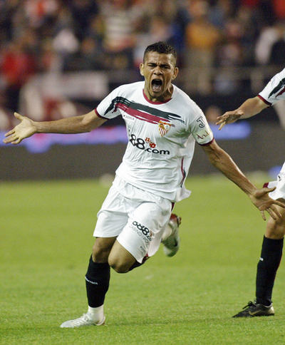 ＜サッカー リーガエスパニョーラ＞セビージャ バルセロナ降し首位奪還 - スペイン