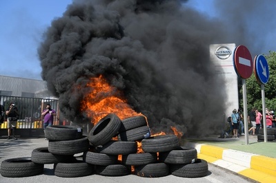 日産自動車、約10年ぶりの赤字転落 スペイン工場閉鎖へ