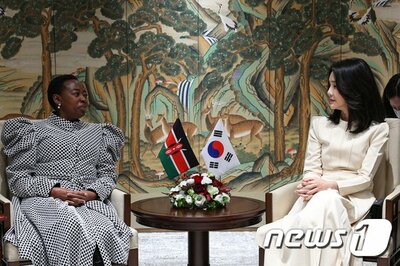韓国とケニア、ファーストレディ懇談「人間と動物の共存を」
