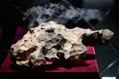 隕石に情熱を燃やす中国富裕層、市場高騰の要因に