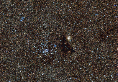 数百万の星屑に浮かび上がる暗黒星雲「B86」