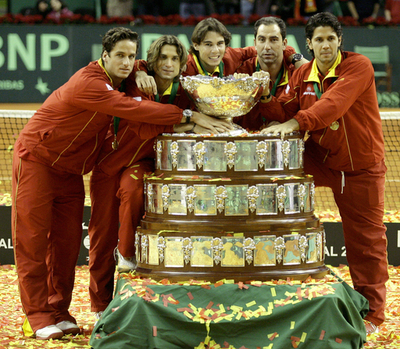 連覇のスペインが5戦全勝