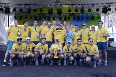 リオ五輪、豪選手団が「カンガルー」と選手村入り 市長への当てつけ？