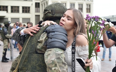 ベラルーシ大統領、デモ鎮圧に治安部隊動員 「暴動」阻止を指示